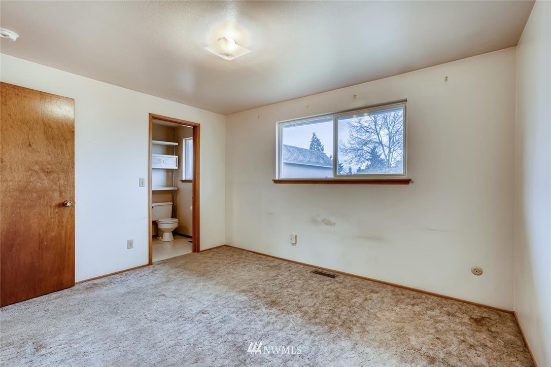 823 Southwest 124th Street Seattle, WA 98146 - Photo 13 of 38 Gallery Image 13