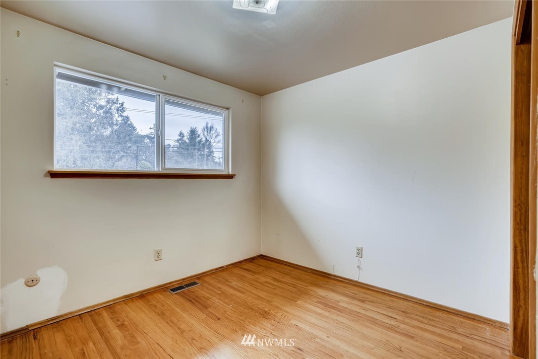823 Southwest 124th Street Seattle, WA 98146 - Photo 17 of 38 Gallery Image 17