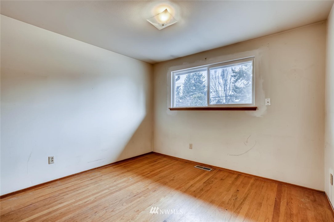 823 Southwest 124th Street Seattle, WA 98146 - Photo 19 of 38 Gallery Image 19