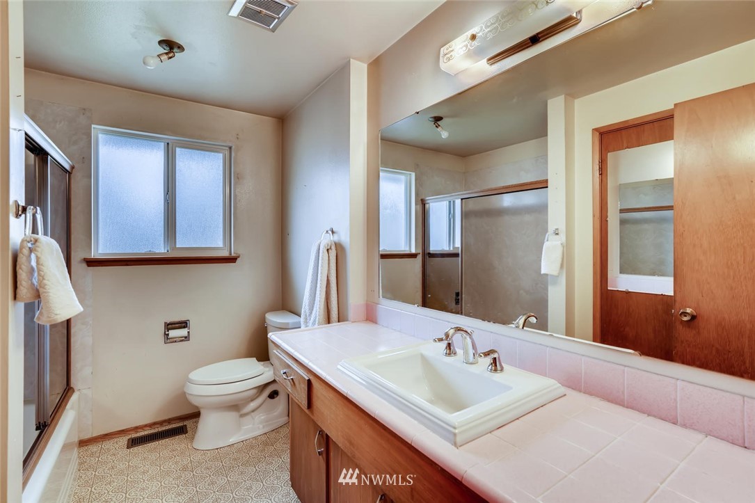 823 Southwest 124th Street Seattle, WA 98146 - Photo 21 of 38 Gallery Image 21