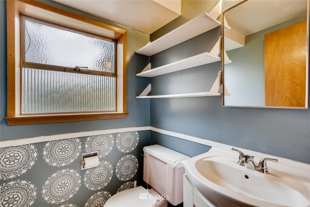 823 Southwest 124th Street Seattle, WA 98146 - Photo 24 of 38 Gallery Image 24