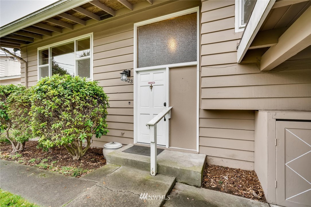 823 Southwest 124th Street Seattle, WA 98146 - Photo 4 of 38 Gallery Image 4