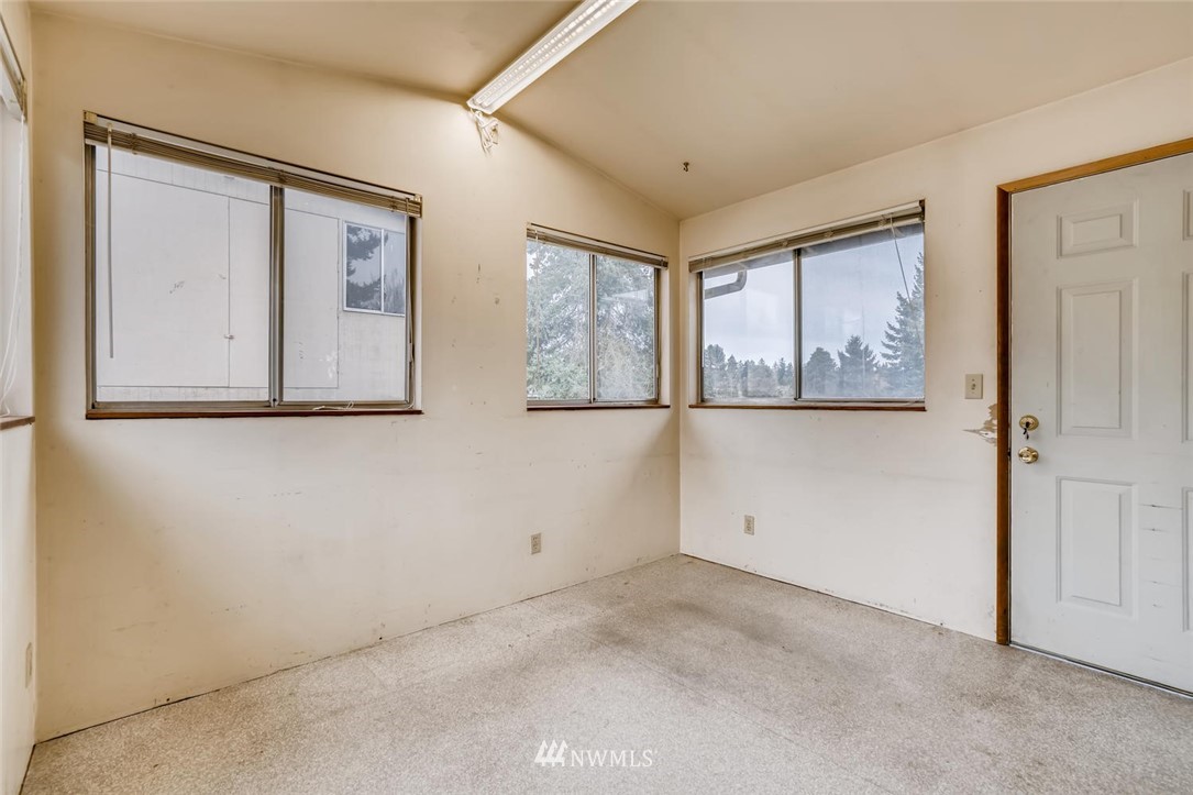 823 Southwest 124th Street Seattle, WA 98146 - Photo 31 of 38 Gallery Image 31