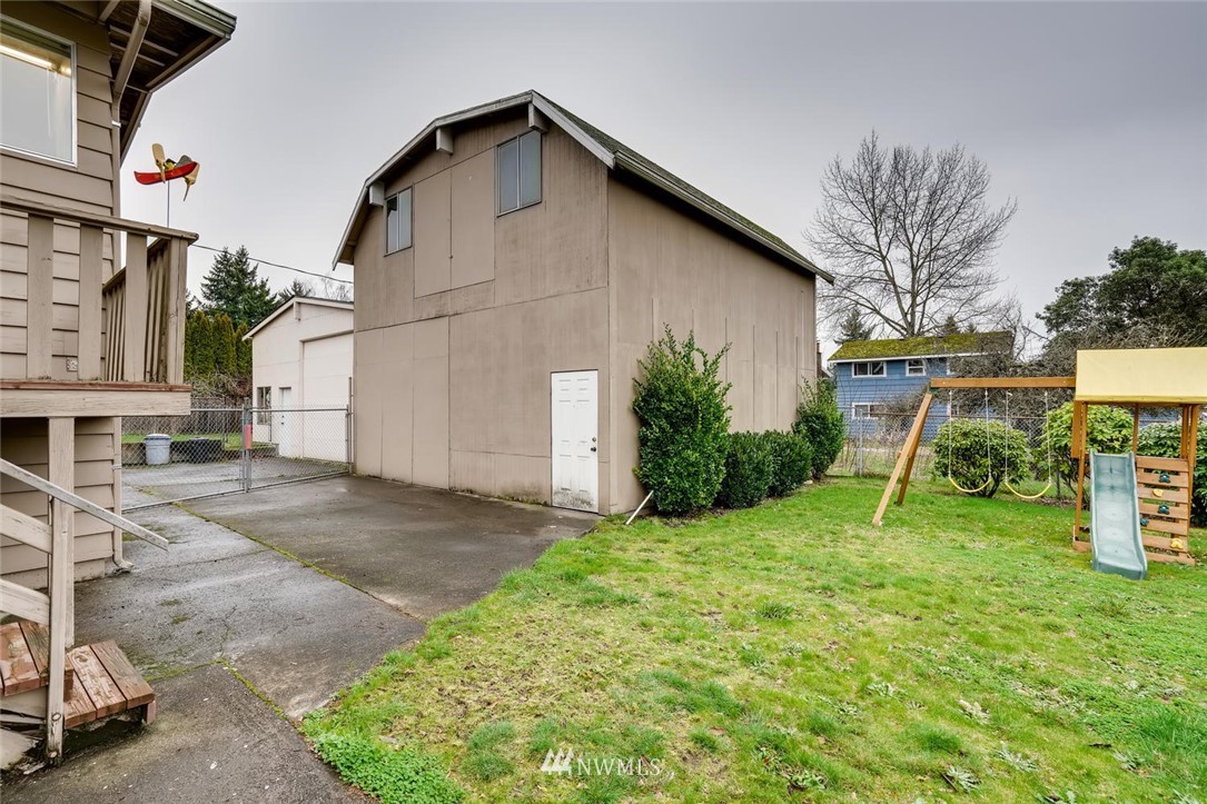 823 Southwest 124th Street Seattle, WA 98146 - Photo 37 of 38 Gallery Image 37