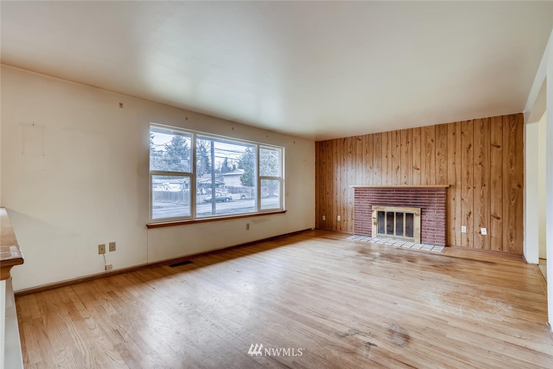 823 Southwest 124th Street Seattle, WA 98146 - Photo 5 of 38 Gallery Image 5