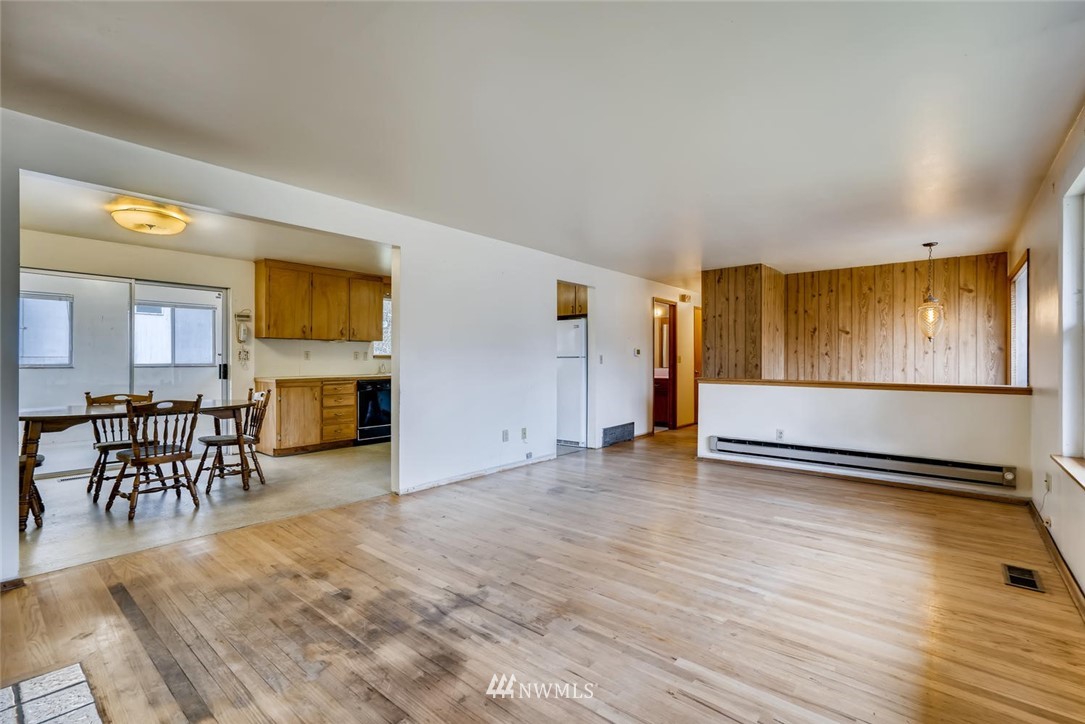 823 Southwest 124th Street Seattle, WA 98146 - Photo 7 of 38 Gallery Image 7