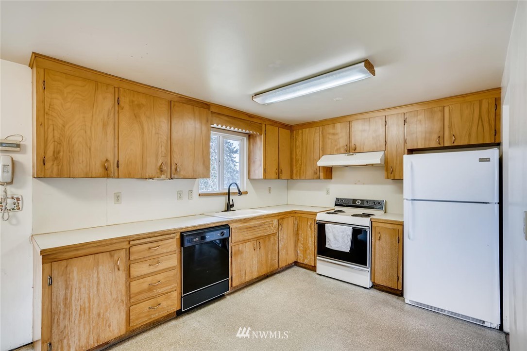 823 Southwest 124th Street Seattle, WA 98146 - Photo 9 of 38 Gallery Image 9
