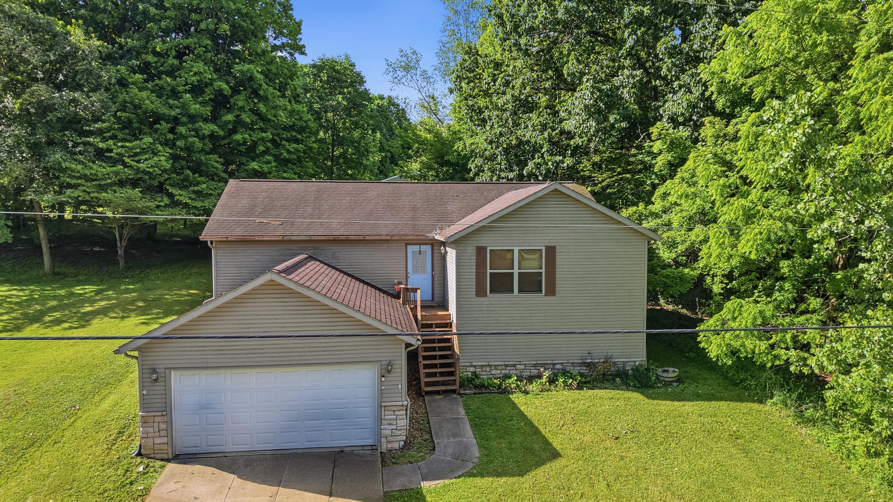 115 Grand Ridge Road Howard, OH 43028 - Photo 2 of 24 Front Entrance