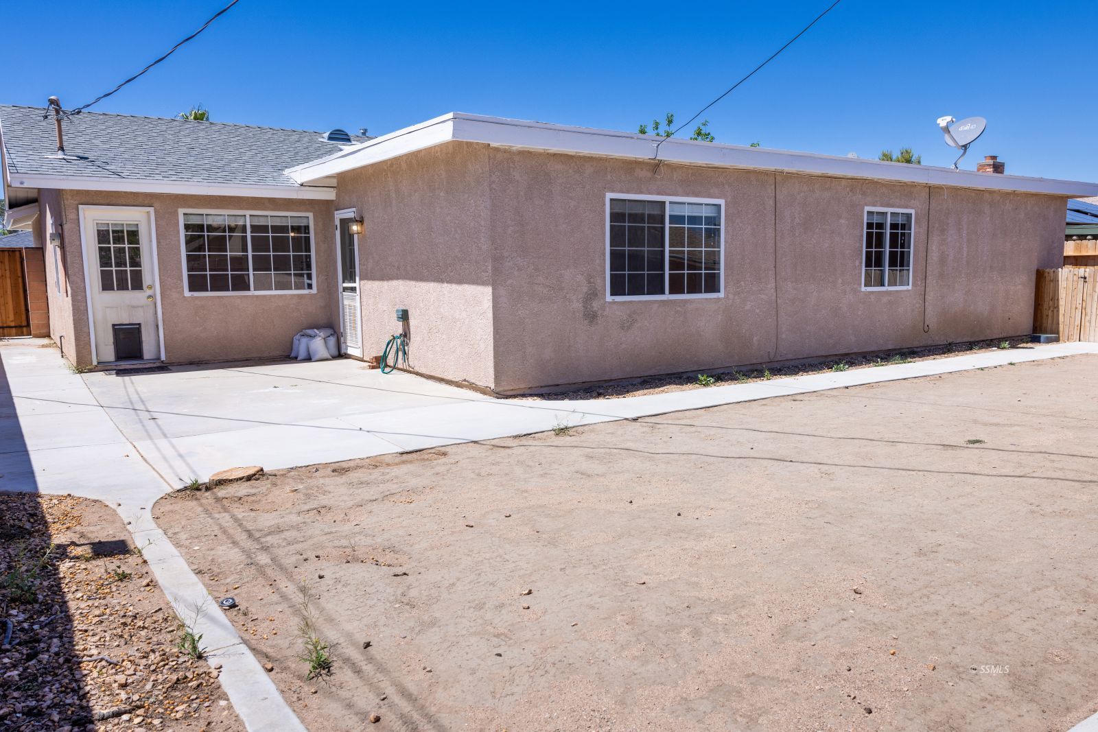 542 South Warner Street Ridgecrest, CA 93555 - Photo 27 of 33 a house with trees in front of it