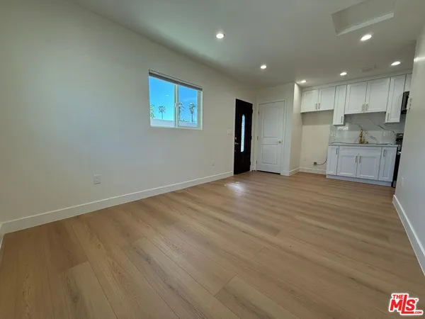 $2,200 | 19055 Gledhill Street, Northridge, CA 91324
