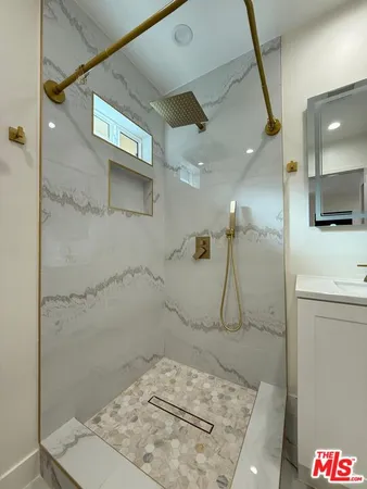 $2,200 | 19055 Gledhill Street, Northridge, CA 91324