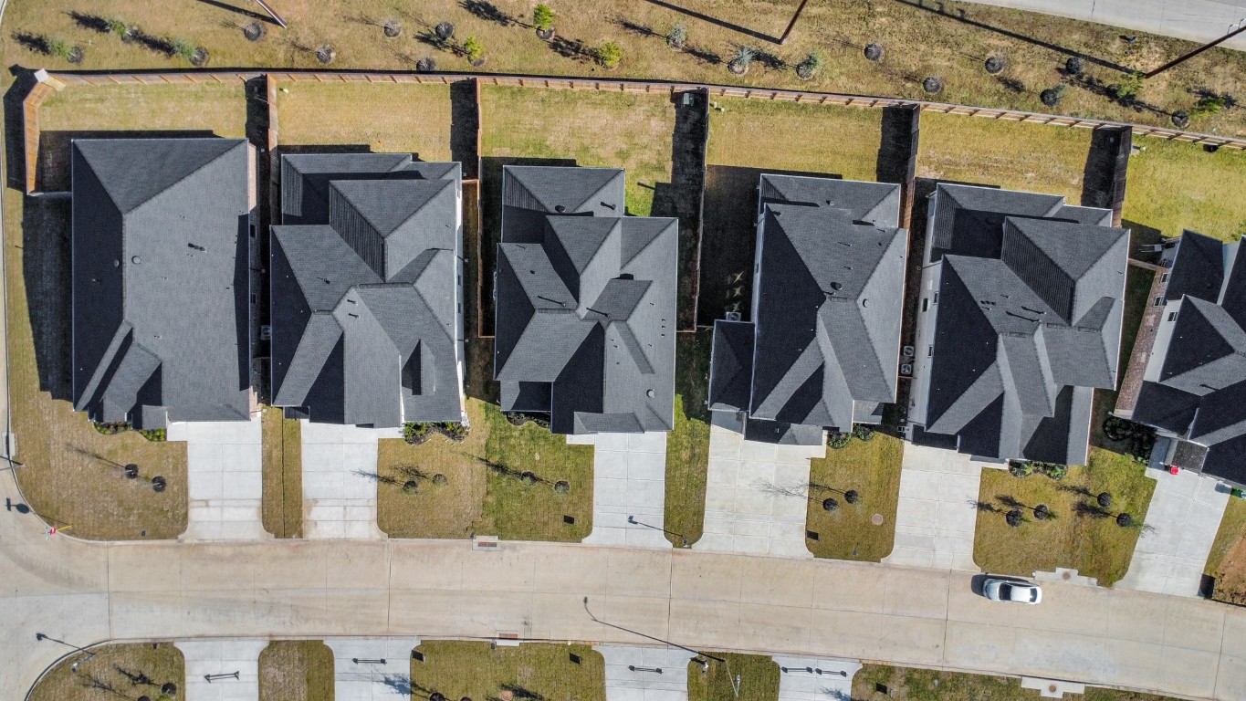 3114 North Spring Drive Spring, TX 77373 - Photo 5 of 45 a view of walk in closet