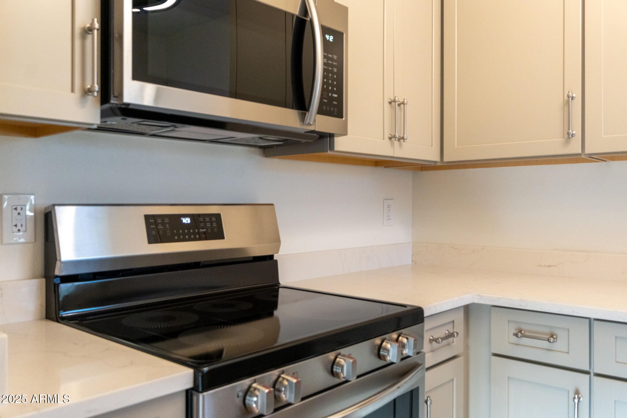 10115 East Mountain View Road, Unit 1089 Scottsdale, AZ 85258 - Photo 8 of 28 a kitchen with a stove and a microwave