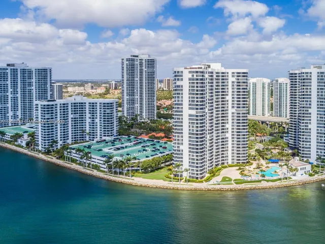 a view of an entryway of a house