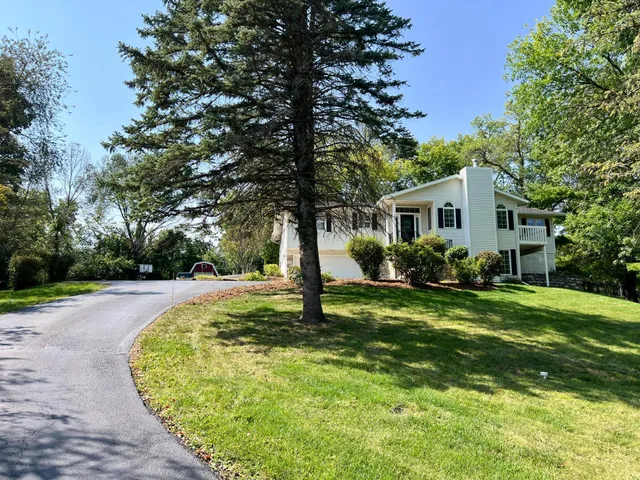 $750,000 | 2211 Lenwood Drive Southwest, Rochester, MN 55902