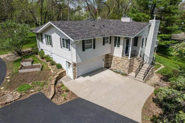 $750,000 | 2211 Lenwood Drive Southwest, Rochester, MN 55902