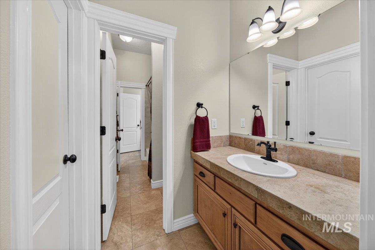 414 East Shafer View Drive Meridian, ID 83642 - Photo 29 of 50 Additional countertop & Sink in Jack & Jill stye bath adjoining Bedrooms 3 & 4.