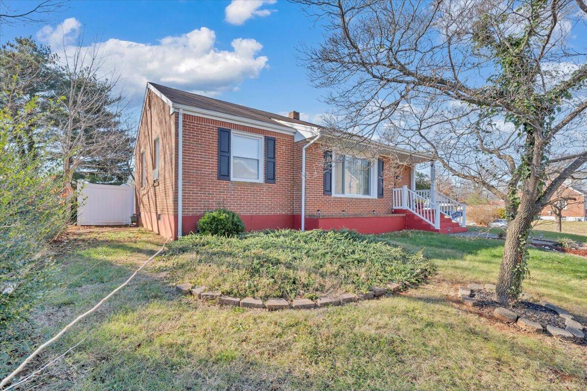 4820 Rutgers Street Northwest Roanoke, VA 24012 - Photo 38 of 41 a front view of a house with garden