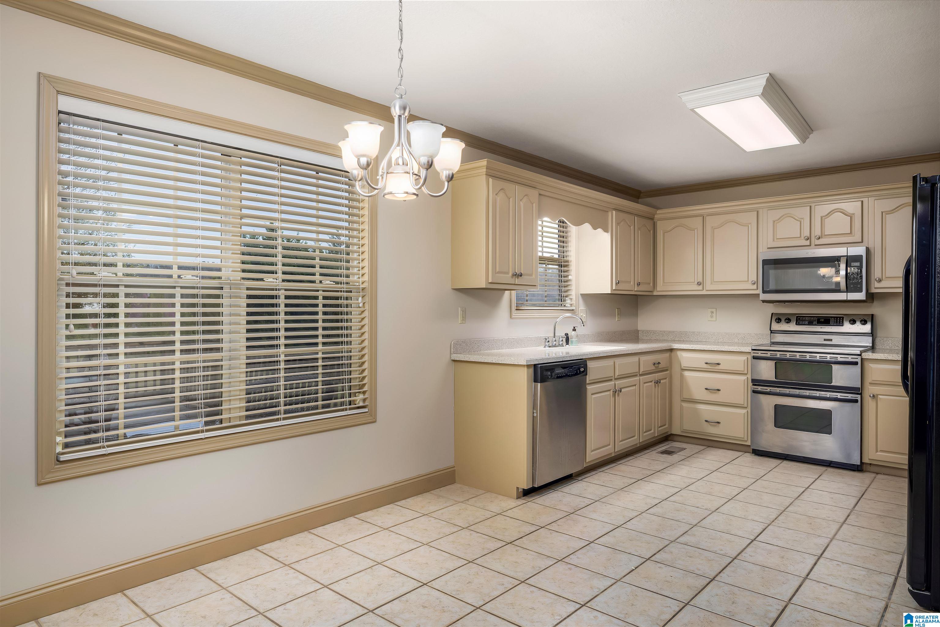 820 Mountain View Drive Oneonta, AL 35121 - Photo 17 of 38