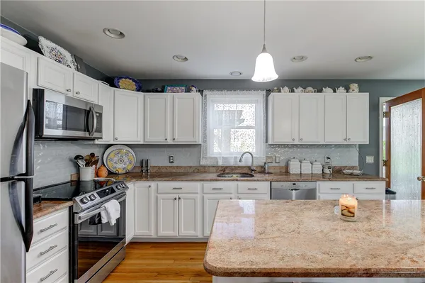 $3,800 | 66 McCorrie Lane, Portsmouth, RI 02871