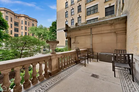 $325,000 | 559 West Surf Street, Unit 306, Chicago, IL 60657