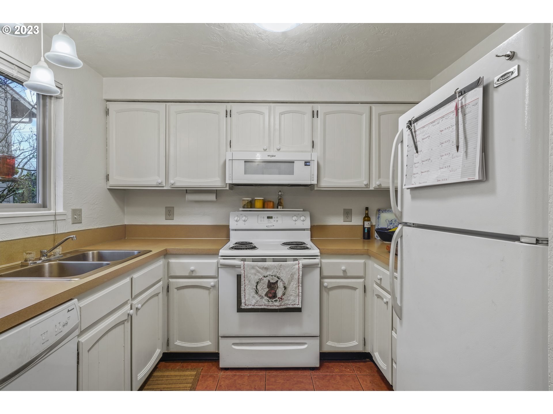 4437 Fox Hollow Road, Unit 2 Eugene, OR 97405 - Photo 6 of 25 Gallery Image 6