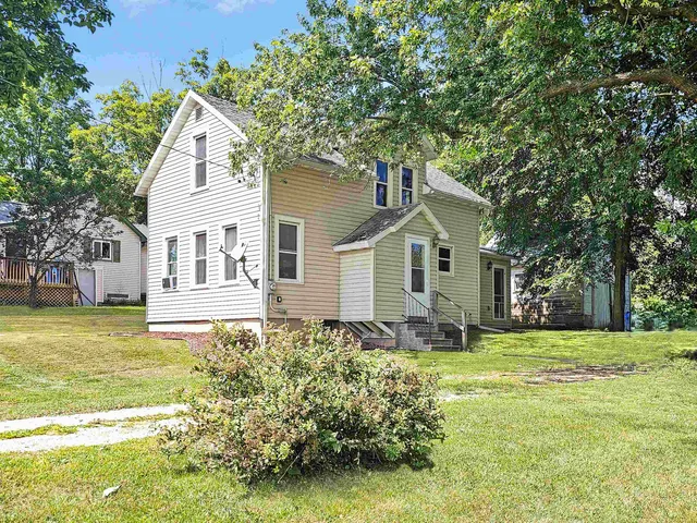 $119,999 | 620 Lake Street, Hillsboro, WI 54634