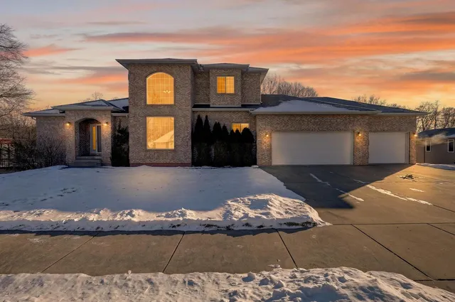 $472,000 | 2150 Sunset Drive, Reedsburg, WI 53959