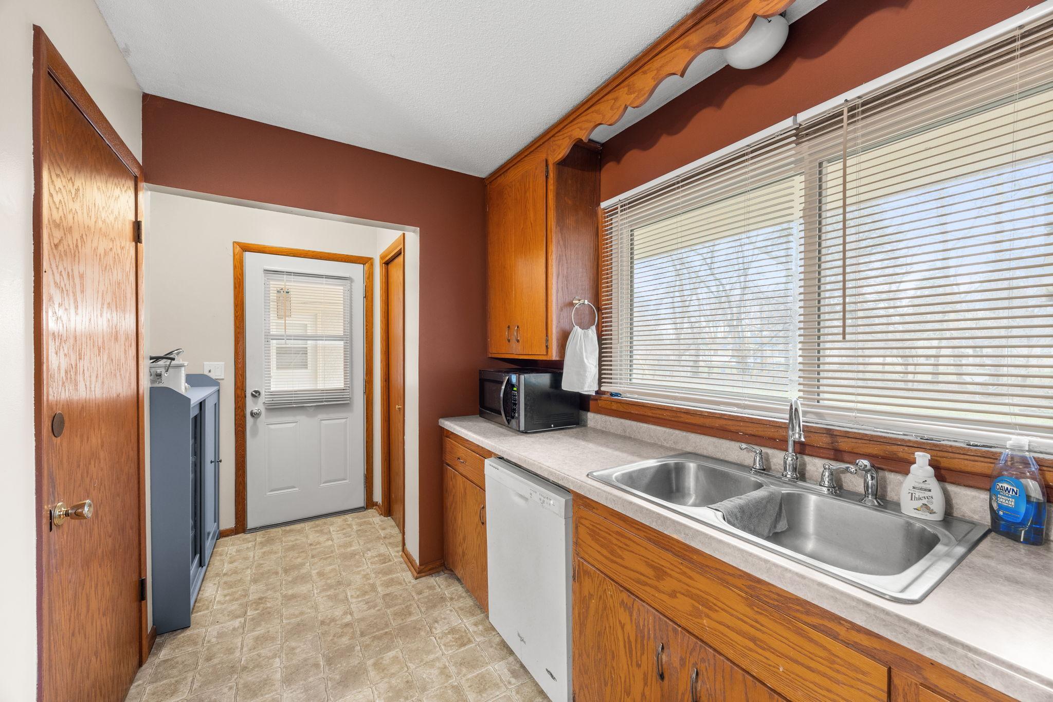 1967 County Rd D West Arden Hills, MN 55112 - Photo 10 of 53