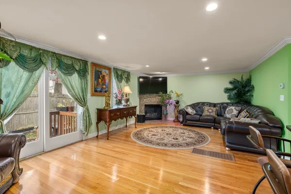 $5,550 | 215 St Mary Street, Unit 3, Needham, MA 02494