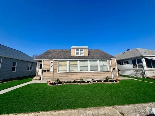 $900 | 117 South 3rd Street, Dupo, IL 62239