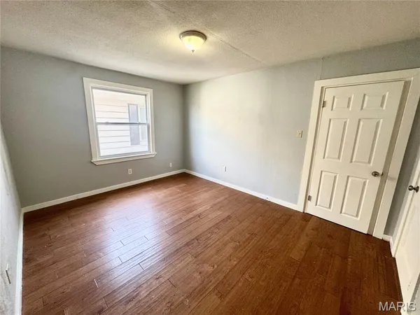 $900 | 117 South 3rd Street, Dupo, IL 62239