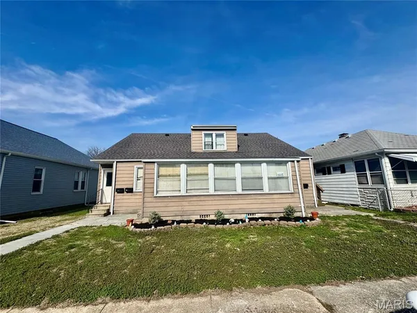 $900 | 117 South 3rd Street, Dupo, IL 62239