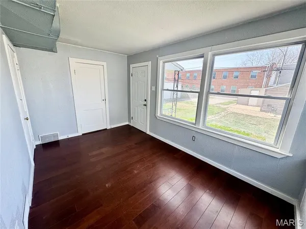 $900 | 117 South 3rd Street, Dupo, IL 62239