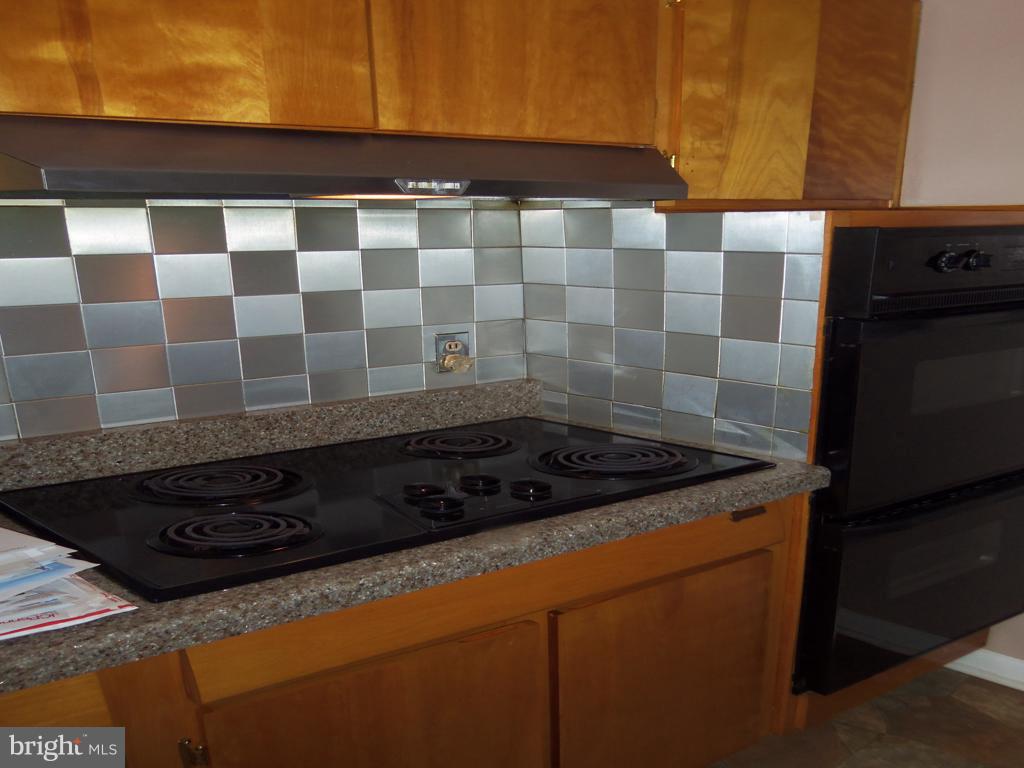 6014 Riggs Road Hyattsville, MD 20783 - Photo 4 of 18 Kitchen
