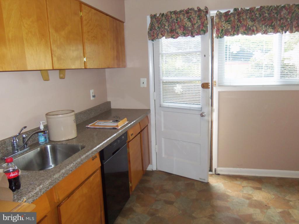 6014 Riggs Road Hyattsville, MD 20783 - Photo 8 of 18 Kitchen