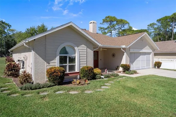 $2,800 | 7167 Crown Oaks Drive, Spring Hill, FL 34606