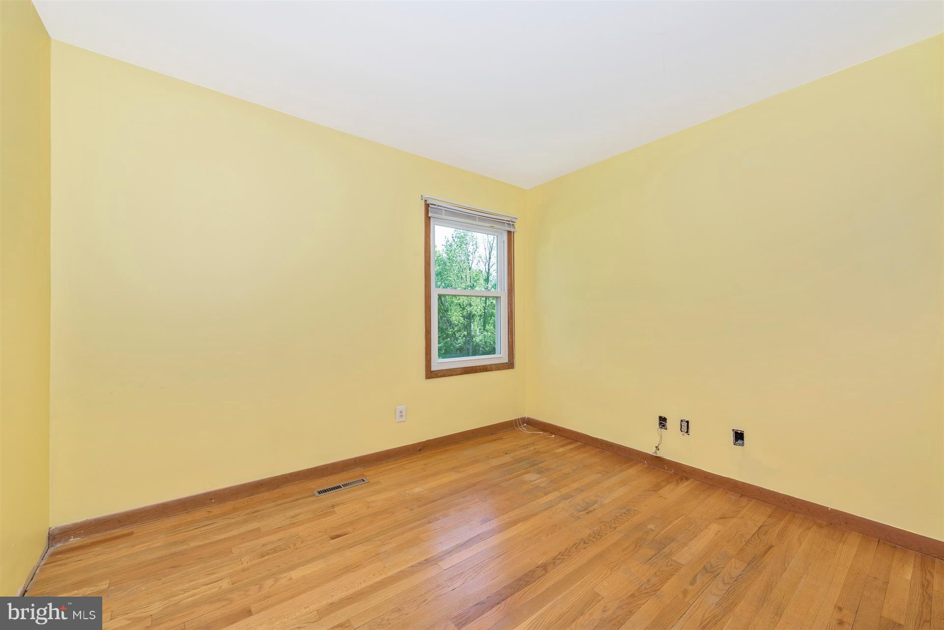 1611 Shookstown Road Frederick, MD 21702 - Photo 19 of 30 3rd Bedroom