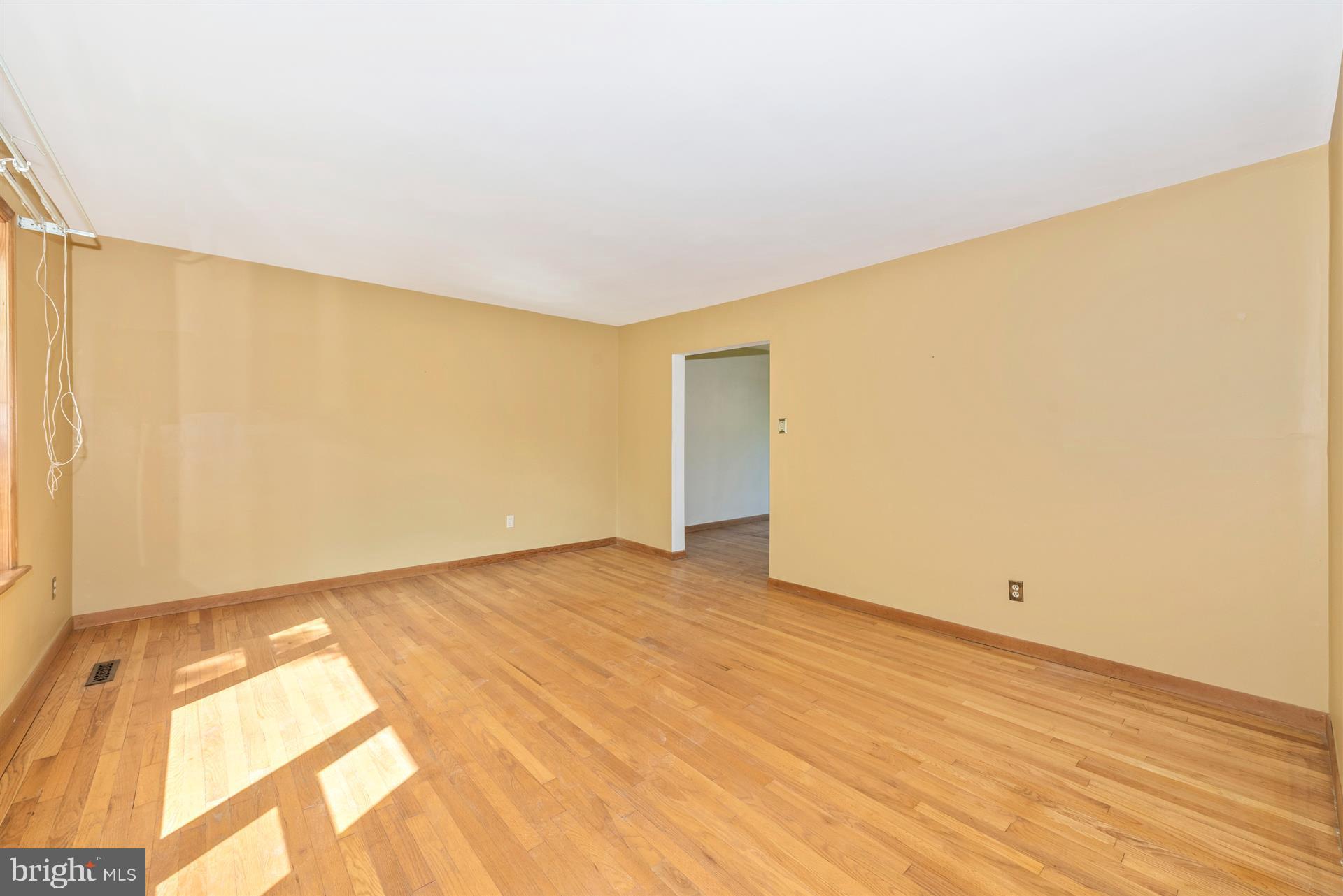 1611 Shookstown Road Frederick, MD 21702 - Photo 6 of 30 Living Room