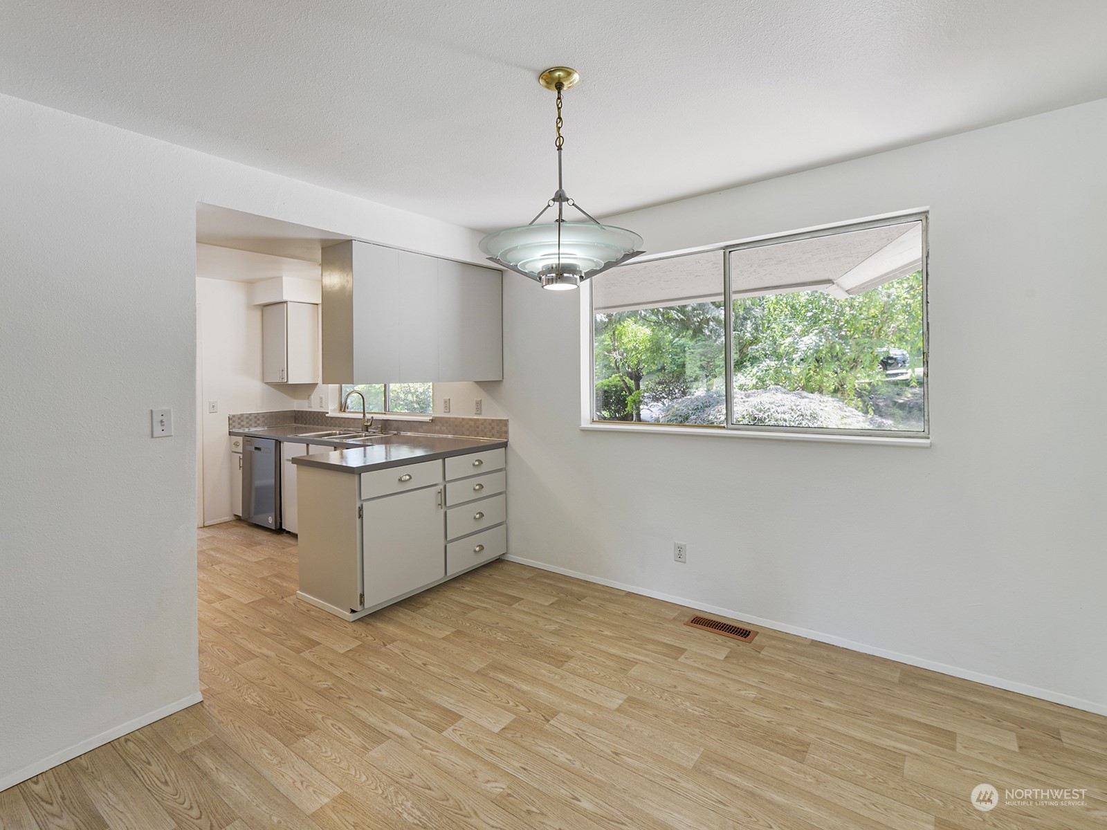13624 Southeast 180th Street Renton, WA 98058 - Photo 7 of 24 Gallery Image 7