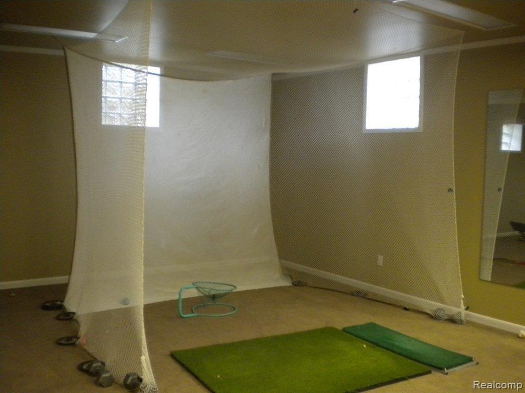 5752 Kirkridge Trail Rochester, MI 48306 - Photo 20 of 24 PRACTICE YOUR DRIVE GOLF NET.JPG