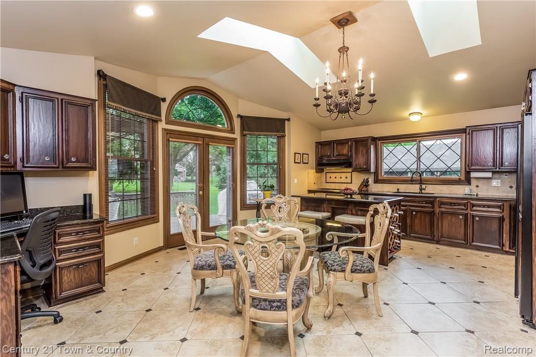 545 Sunlight Drive Rochester, MI 48309 - Photo 17 of 68 017-Kitchen-4533671-large.jpg