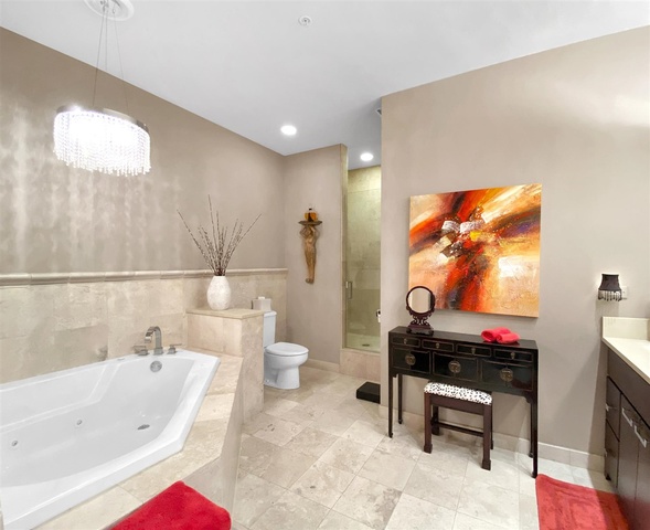 165 North Canal Street, Unit 1412 Chicago, IL 60606 - Photo 26 of 38 a bathroom with a bathtub and a toilet