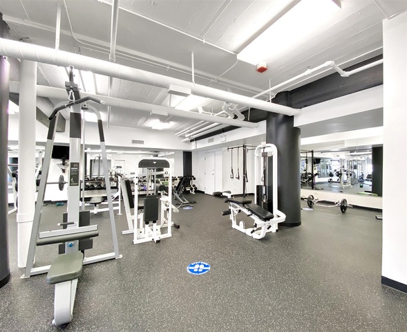 165 North Canal Street, Unit 1412 Chicago, IL 60606 - Photo 34 of 38 a view of a room with gym equipment