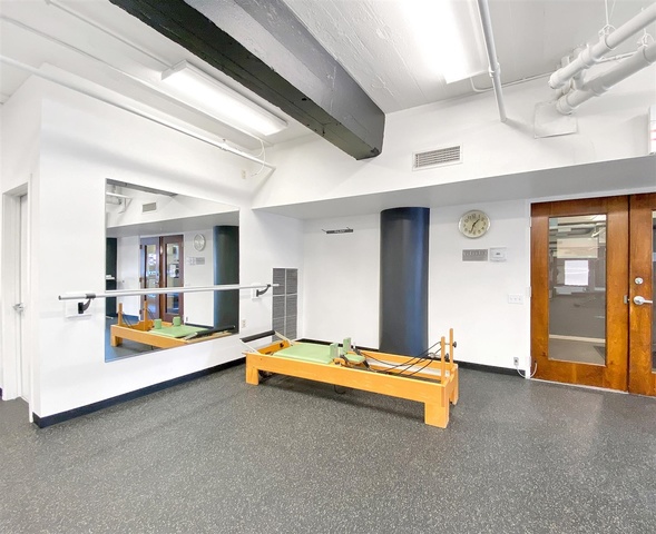 165 North Canal Street, Unit 1412 Chicago, IL 60606 - Photo 36 of 38 a backyard with pool table and sofas