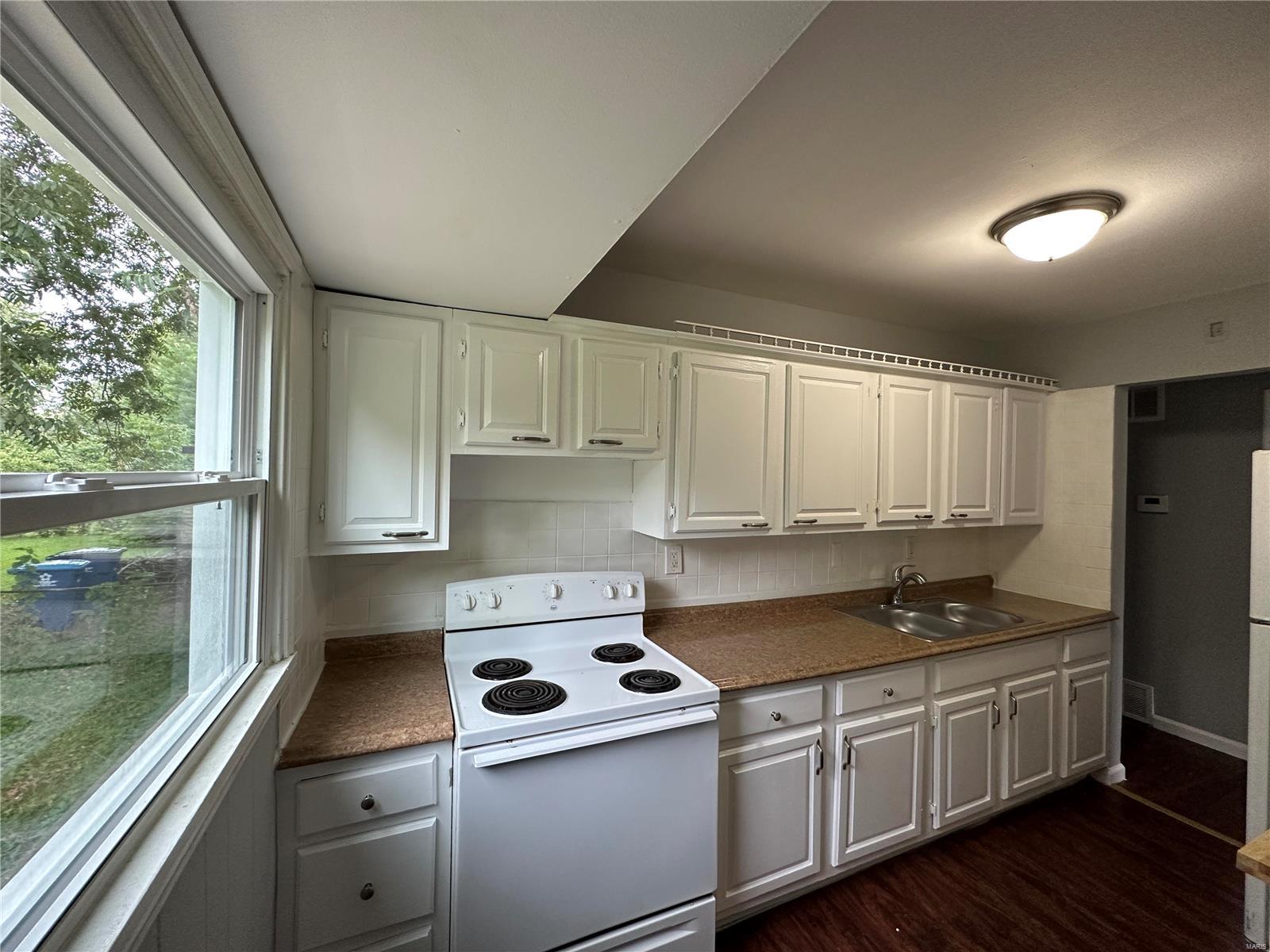 401 Midlothian Road St. Louis, MO 63137 - Photo 5 of 12