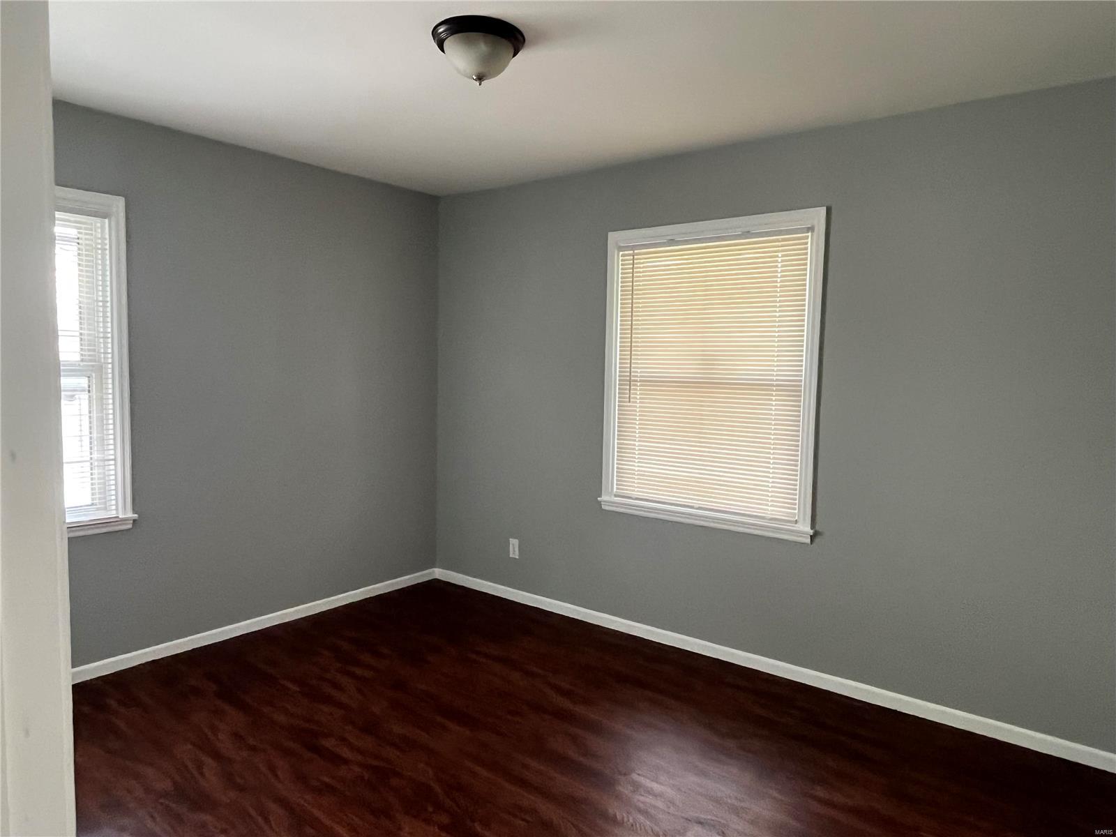 401 Midlothian Road St. Louis, MO 63137 - Photo 8 of 12