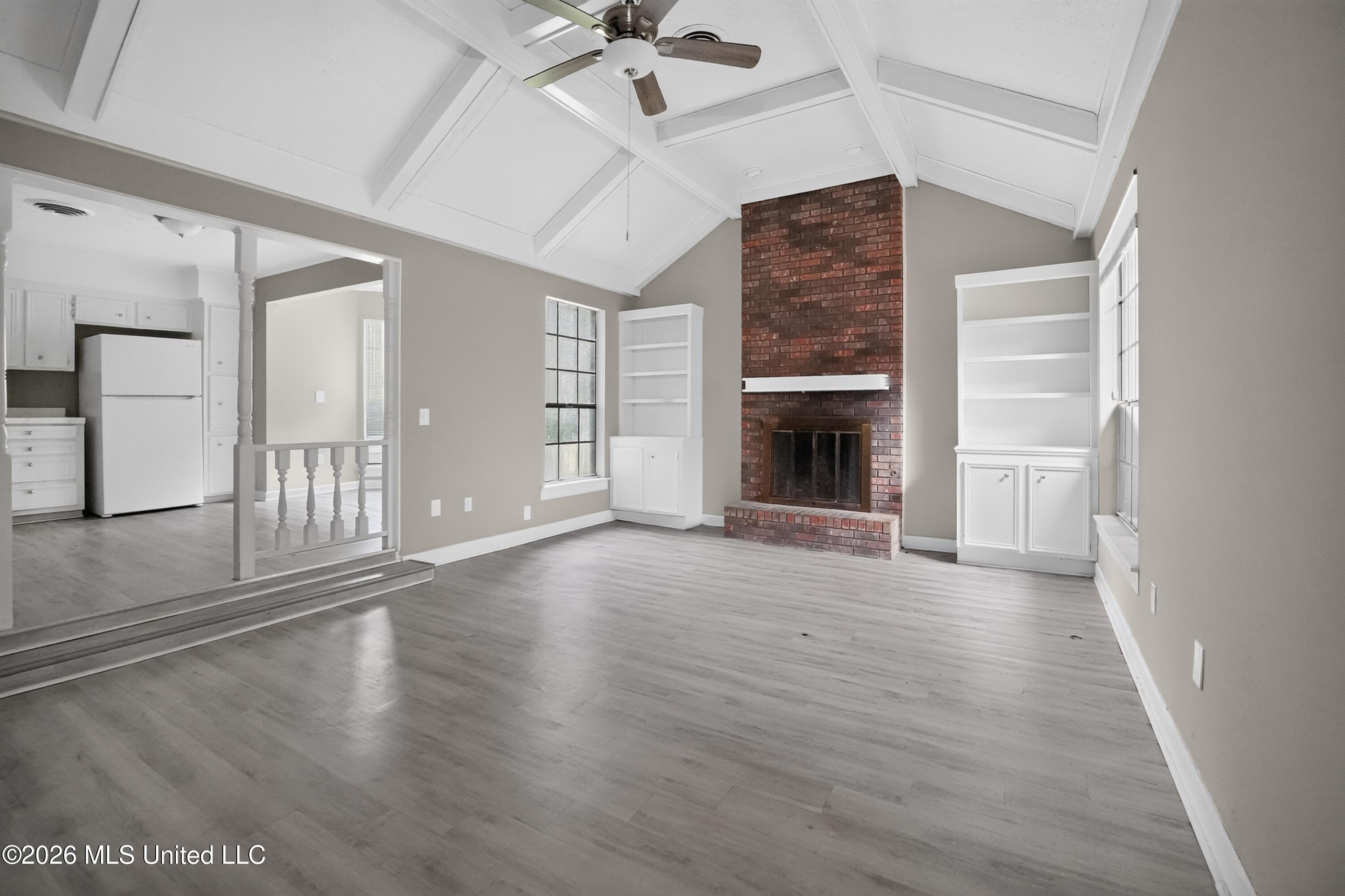 2050 Gateway Drive Ridgeland, MS 39157 - Photo 6 of 24 07_2050_Gateway_Dr-Living_room-8576
