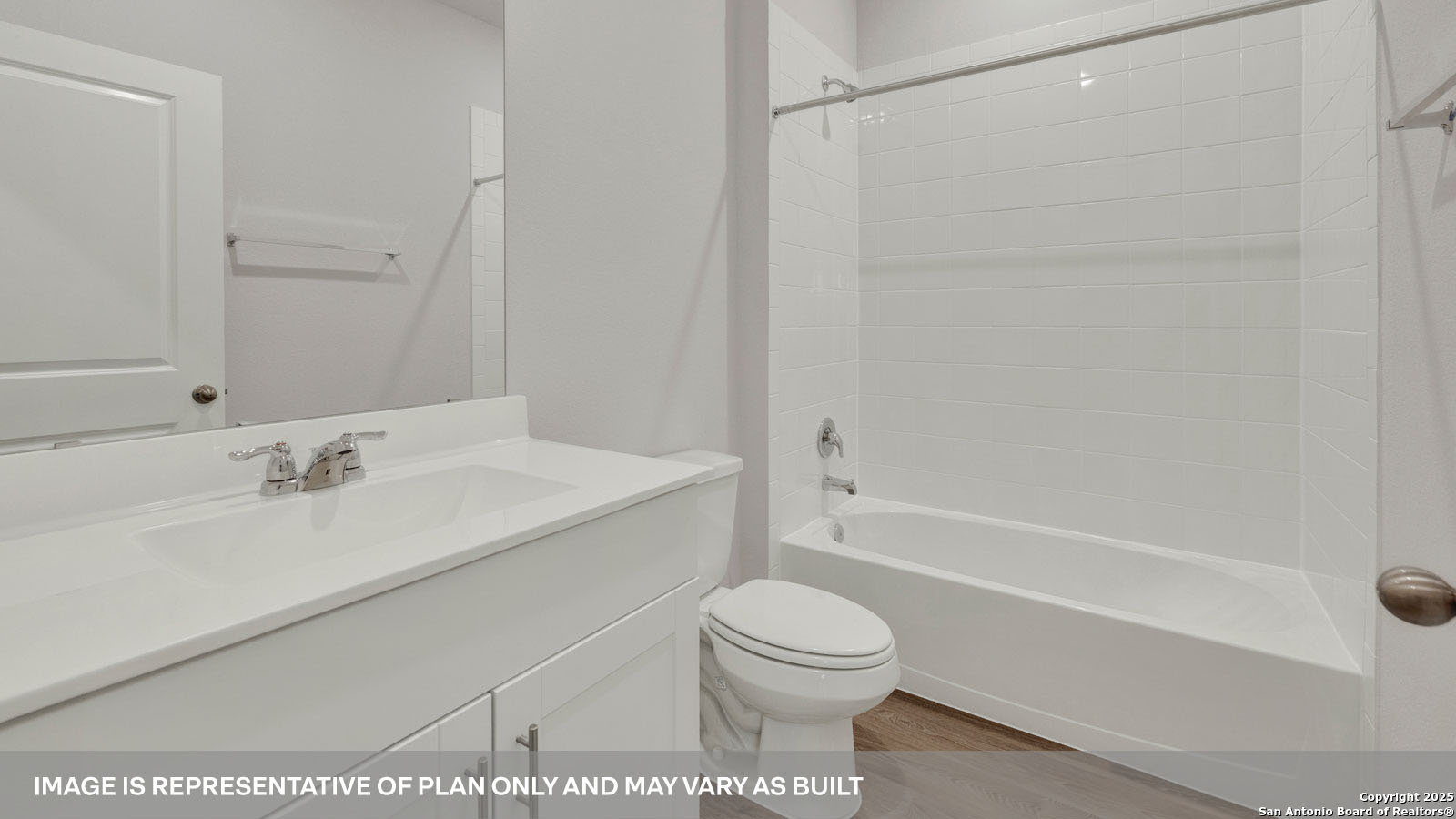 141 Raymondville Path San Marcos, TX 78666 - Photo 20 of 46 a bathroom with a toilet a sink and a bathtub