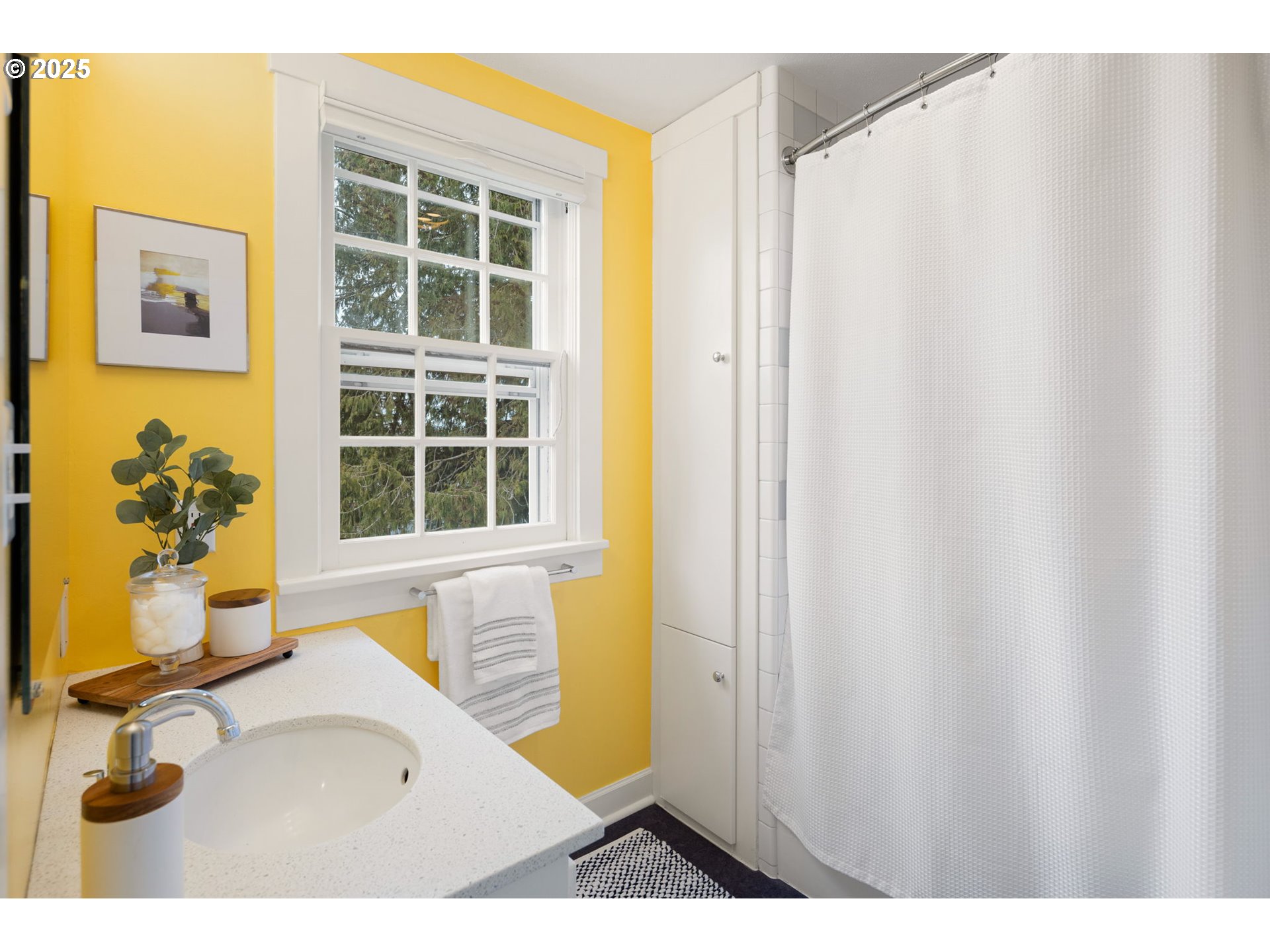1944 Alder Street Eugene, OR 97405 - Photo 23 of 46 a view of a bathroom with a tub